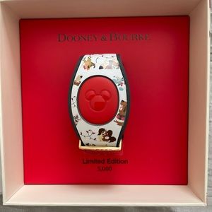 Disney Dooney and Bourke dogs holiday magicband LE